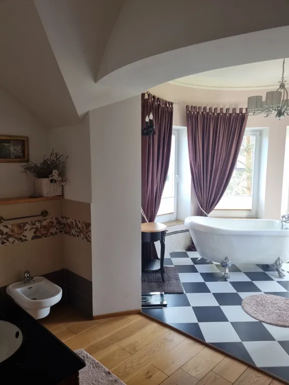 Вилла художника у моря с бассейном