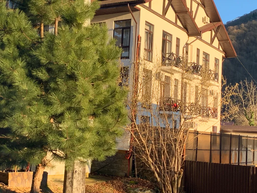 Солнечная стильная студия в горах Красной Поляны