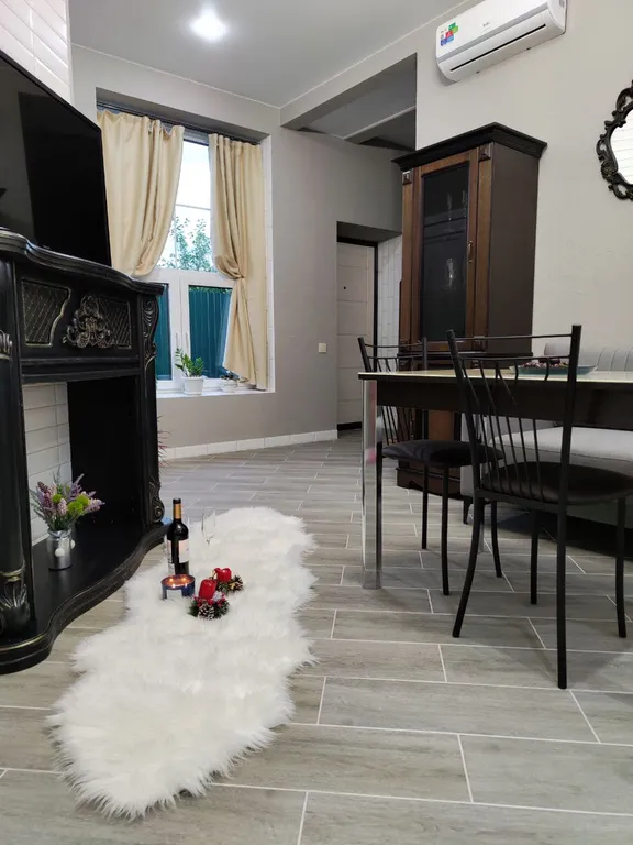 Дом в центре города рядом с набережной