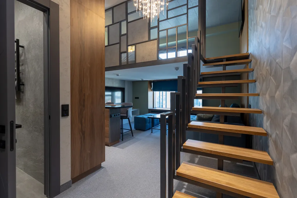 Стильный двухуровневый лофт с панорамными видами на Москву