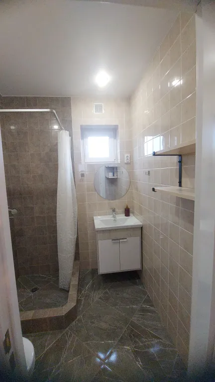 Уютный дом у реки для спокойного отдыха