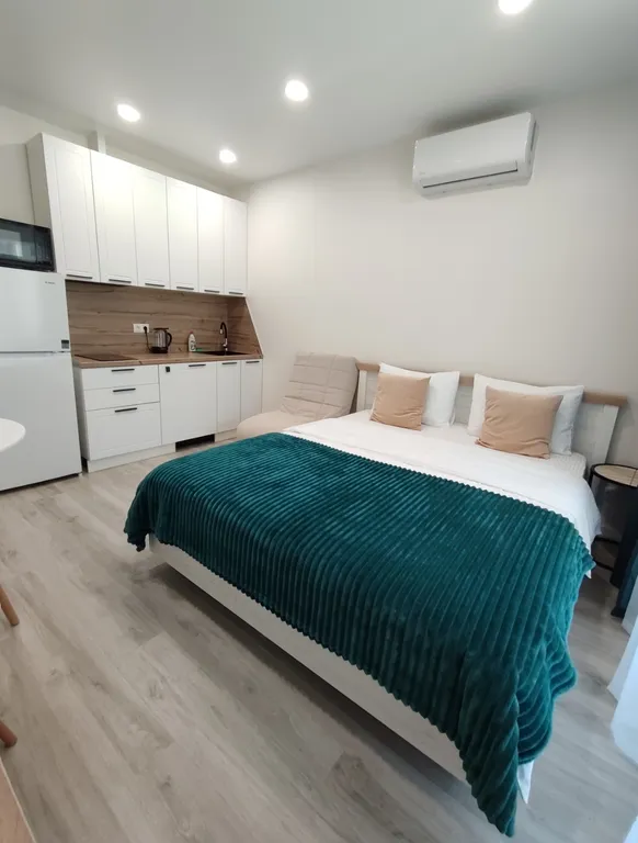 На берегу моря уютная новая студия