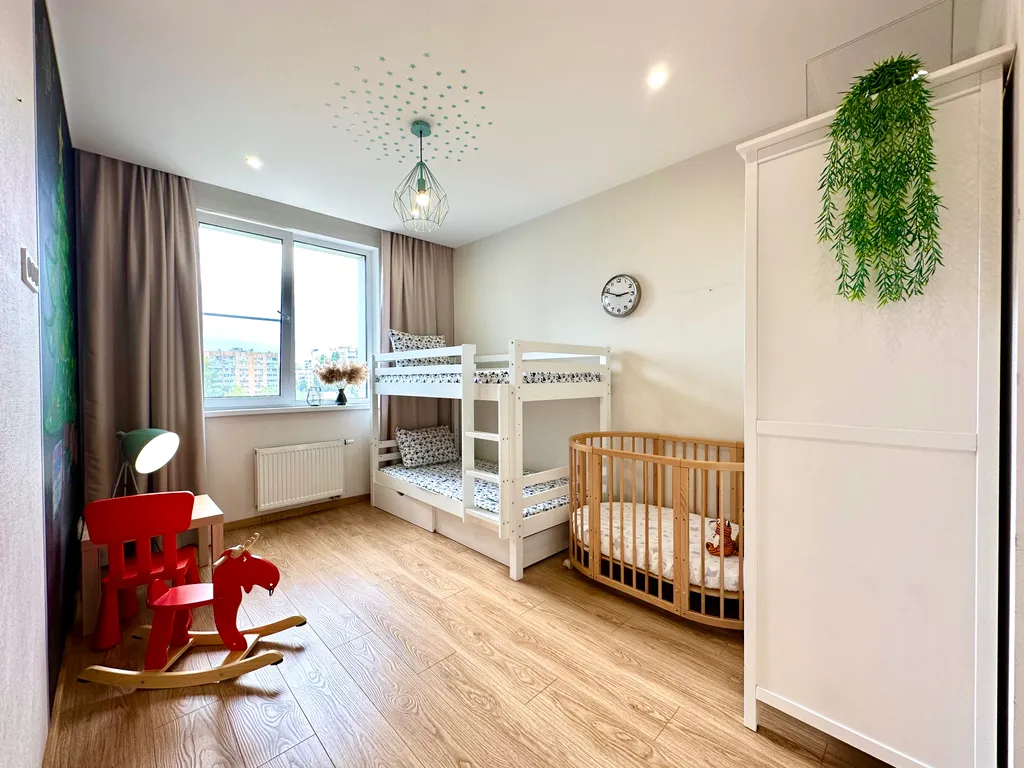 Трёхкомнатная семейная квартира с детской комнатой