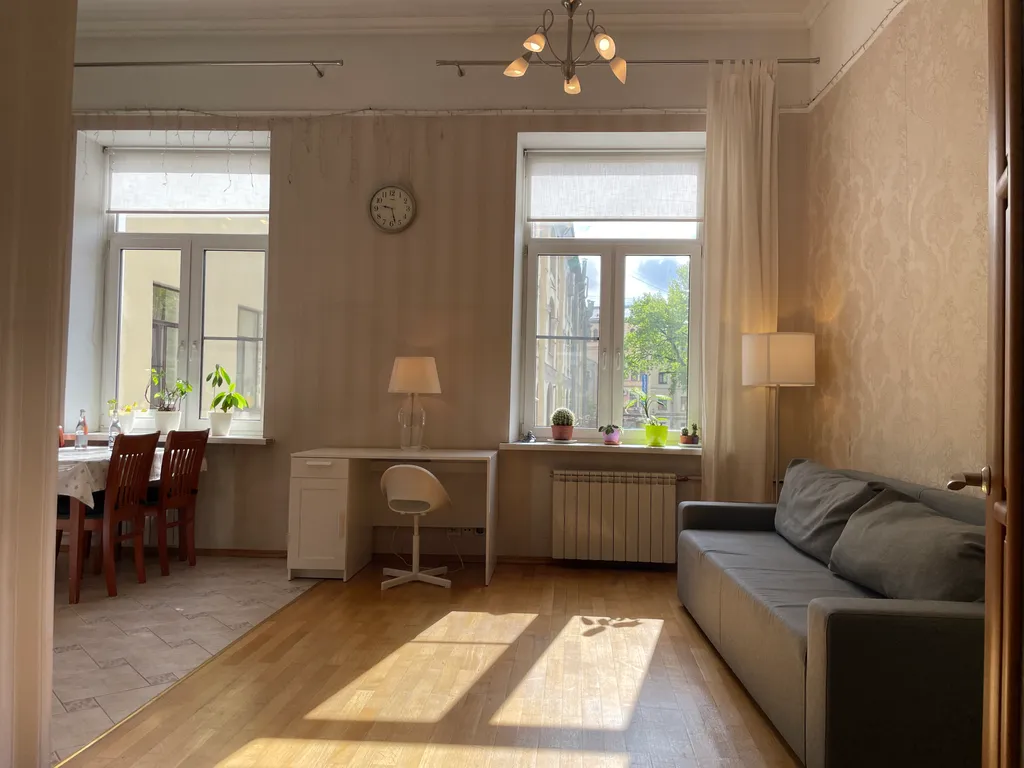 Апартаменты у Казанского Собора и Дома Зингера