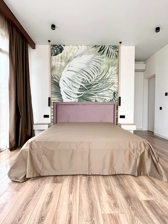 Стильный дом с теплым бассейном и сауной