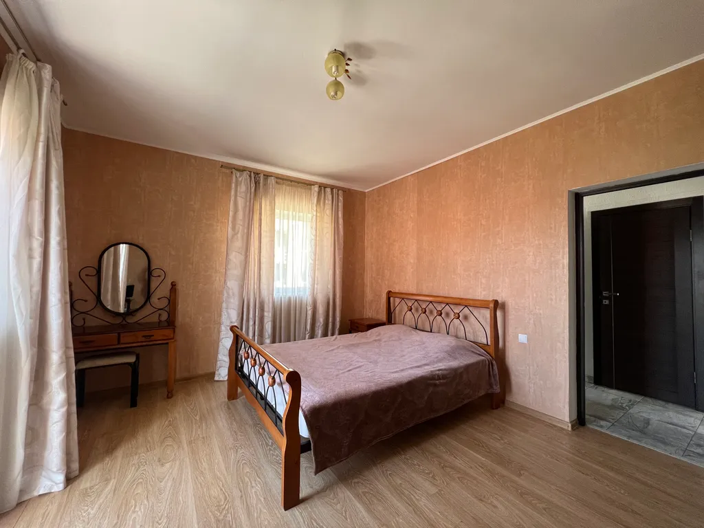 Дом с бассейном и баней