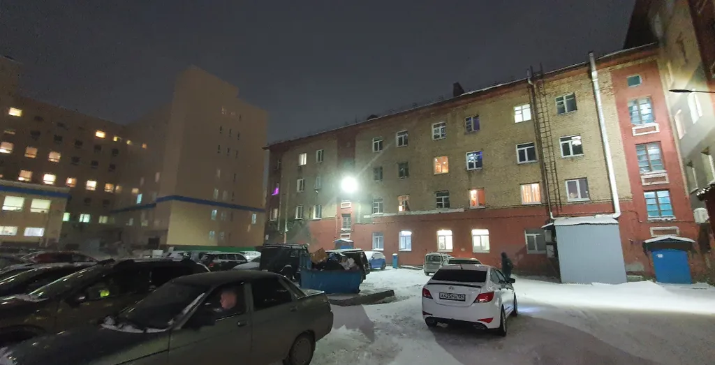 Сталинка во дворе головного офиса норникеля