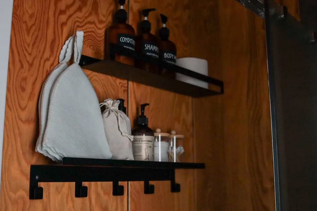 Эстетичный мини-домик с горячими ваннами и купелью