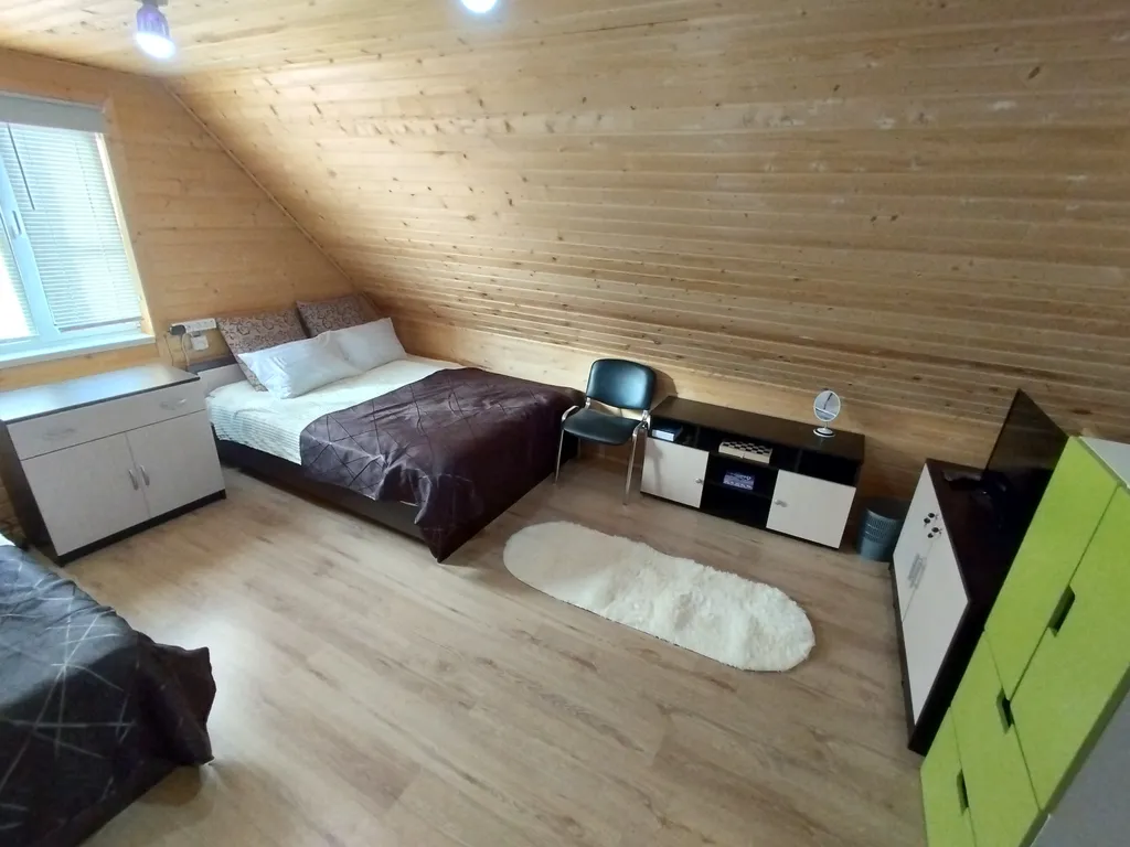 Двухэтажный домик в тихой деревне вблизи леса и озера, сауна в доме, сад