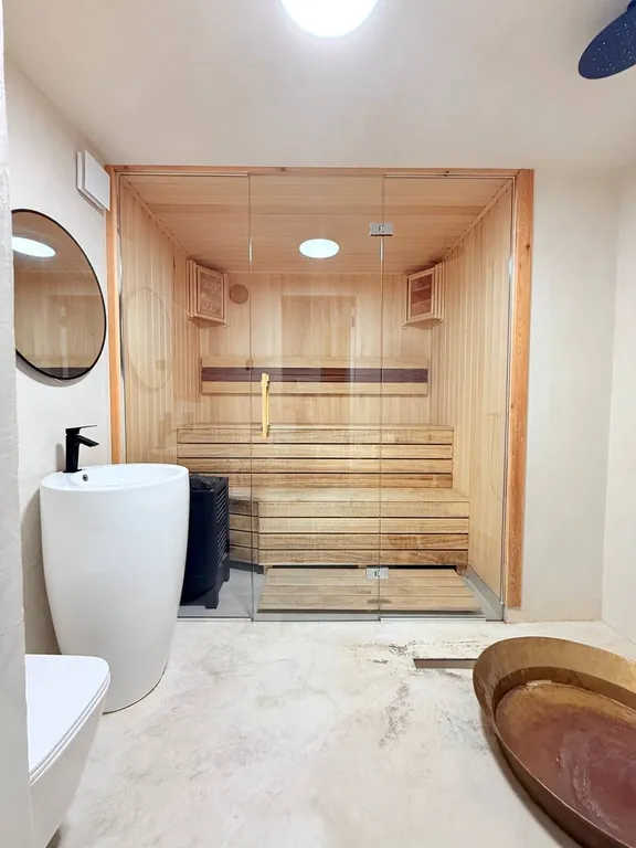 Просторная студия в стиле минимализма с панорамным видом на Махачкалу