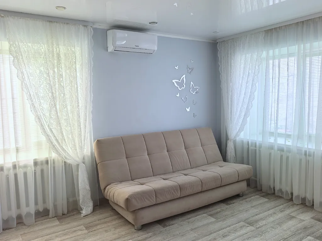 Цветочная квартира-студия в центре — аренда посуточно в Новотроицк