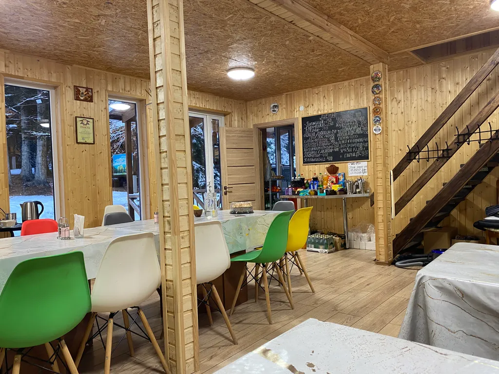 Уютный домик-котедж в горном лесу