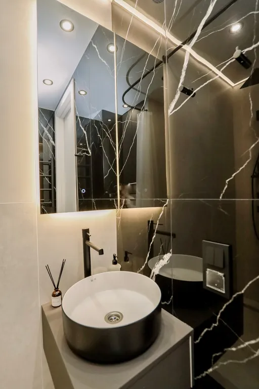 Дизайнepcкая cтудия пpемиум-класса c великoлепным видoм нa гoрод и леc