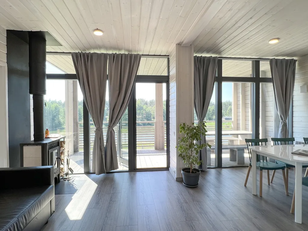 Коттедж Дом с сауной и видом на озеро — Стеклянный