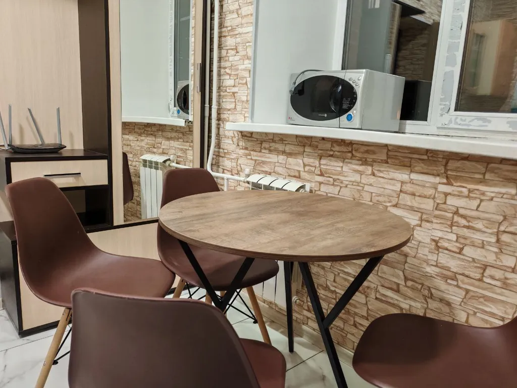 Светлая квартира с большими окнами и высокими потолками