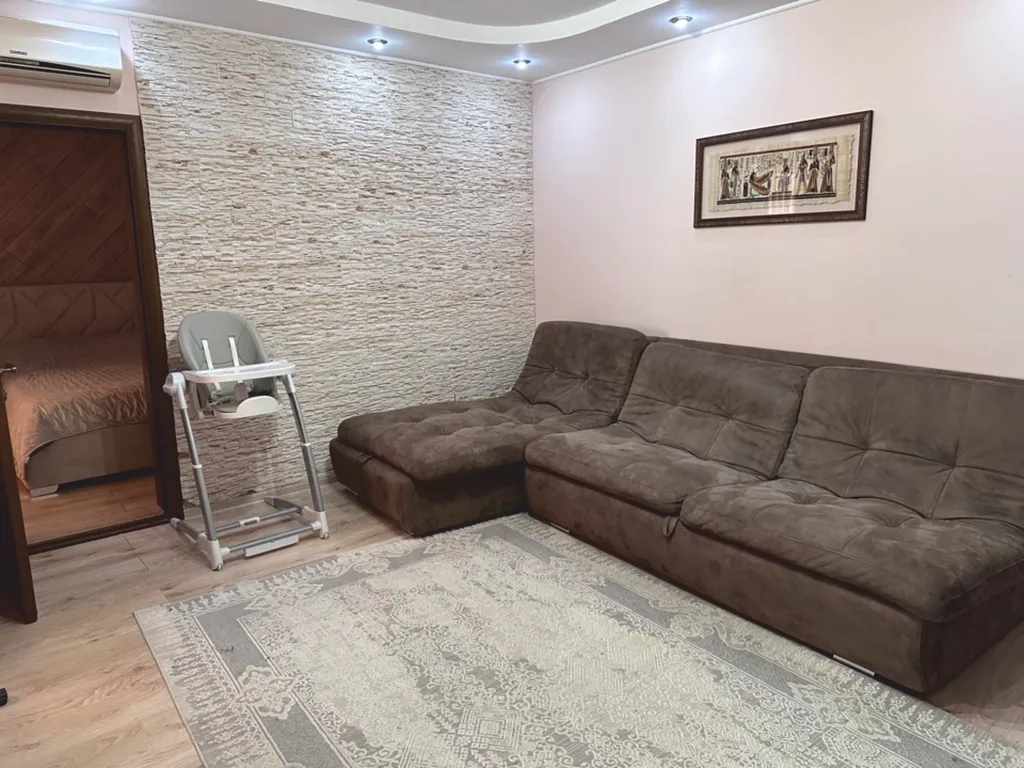 Уютный дом с отдельным двором, зоной барбекю и парковочным местом