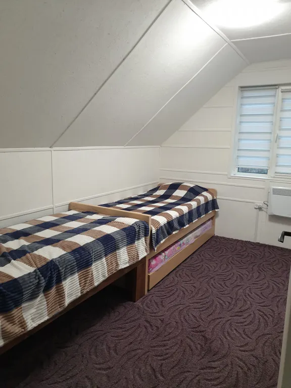 Уютный дом с сауной на первом этаже, в черте города у ручья