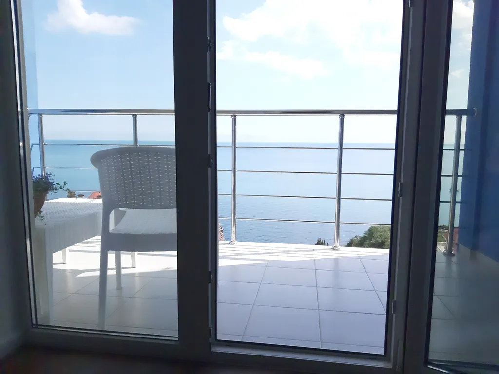 Квартира с видом на море и Ялтинскую бухту — аренда посуточно в Отрадное