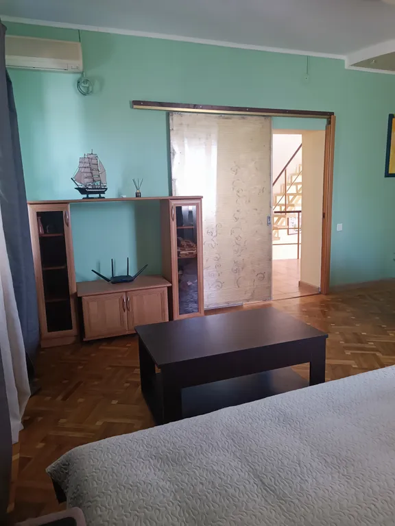 Часть дома с бассейном