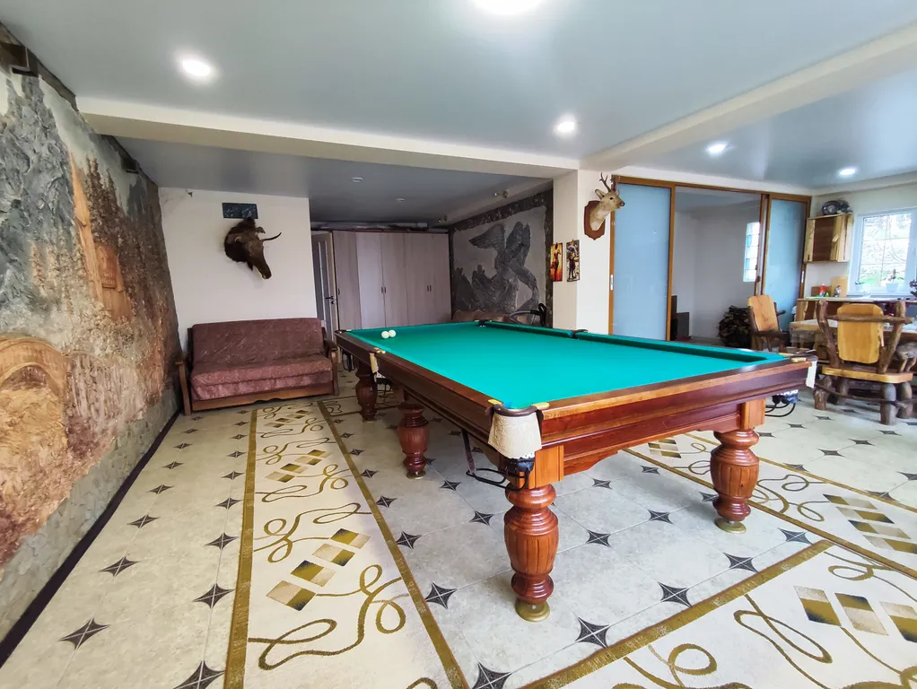 Шикарный дом с сауной и бильярдом.