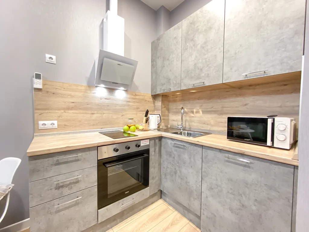 Студия с видом на город