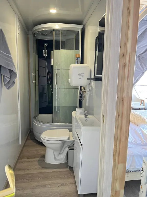 Дом-Сфера на озере