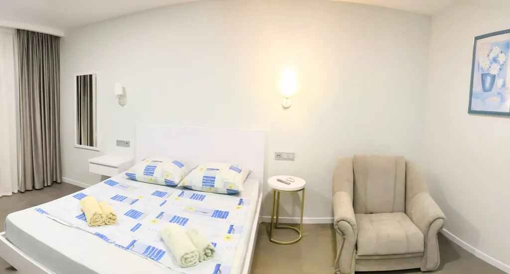 Современный семейный номер с видом на море