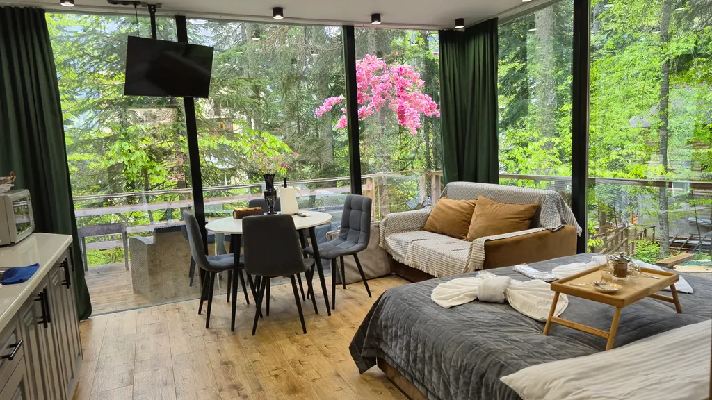 Коттедж Стеклянный домик в сердце Домбая — аренда посуточно в Домбай