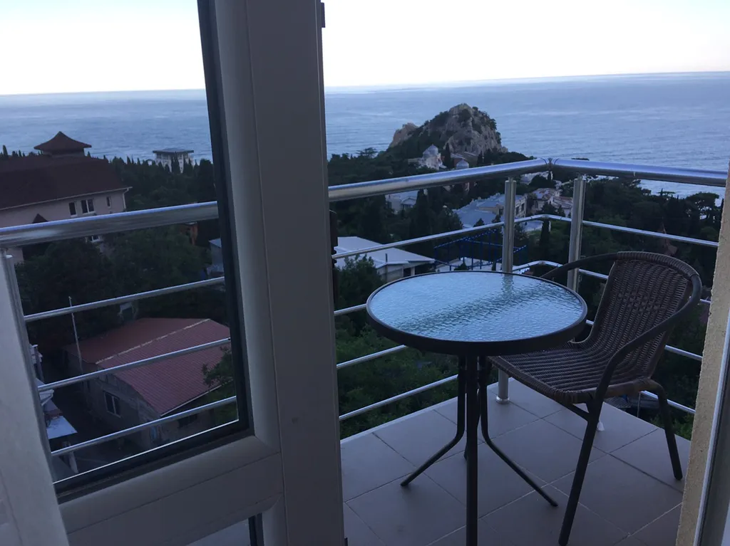 Уютная студия с шикарным видом на море у горы Кошка