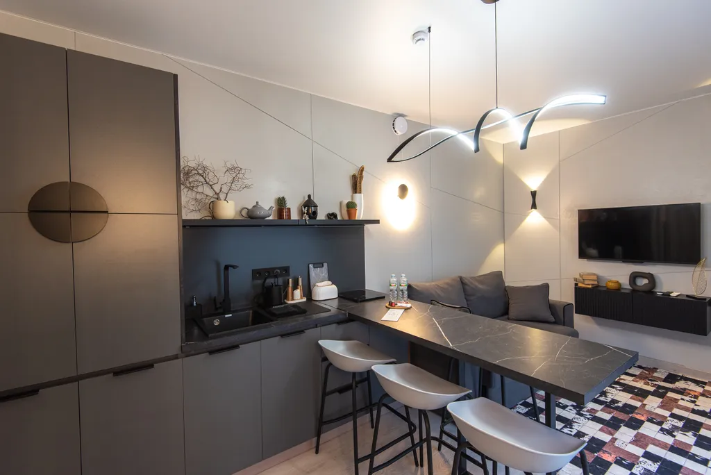 Зеркальный домик с террасой и теплой купелью