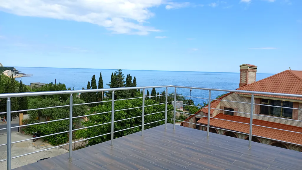 Трёхкомнатная квартира с панорамным видом на море и горы