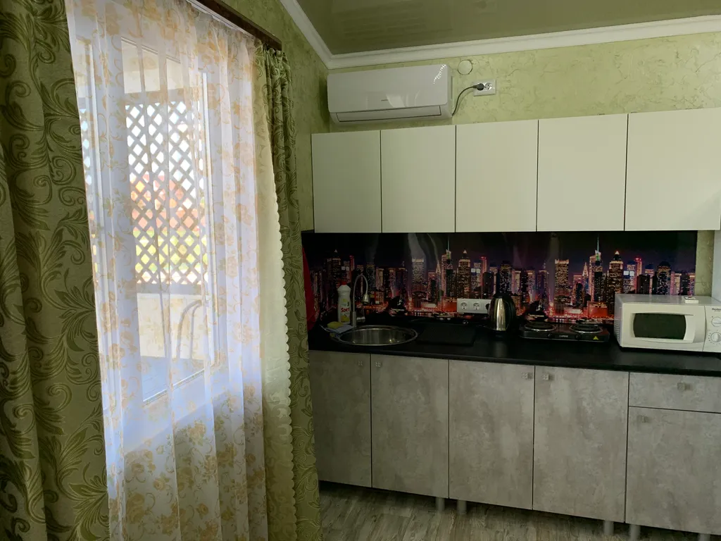 Двухкомнатный апартамент с кухней и террасой на Азовском море