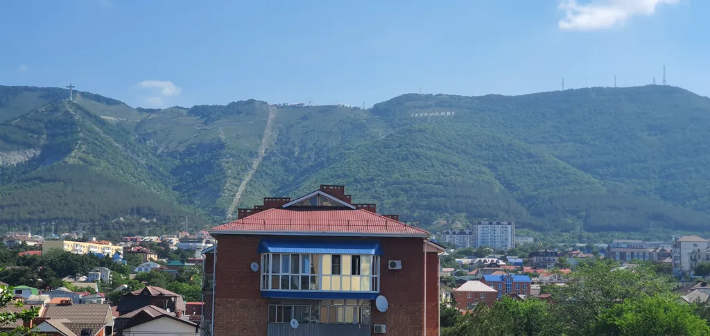 Квартира 4-комнатная Квартира — Геленджик