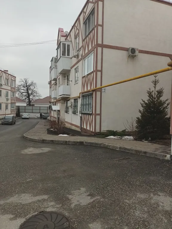 Уютная квартира в тихом районе,  ухоженная клубная территория