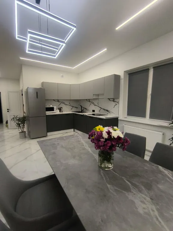 Коттедж Новый дом с тёплым бассейном во дворе — Елизаветинская