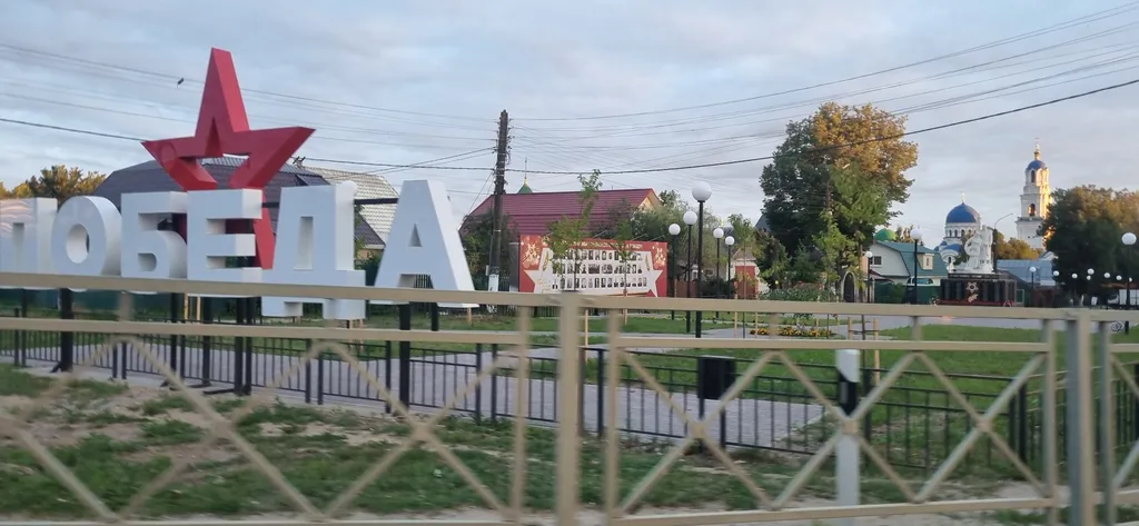 Дом-шалаш с видом на лес