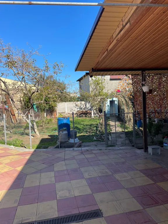 Уютный дом с двориком