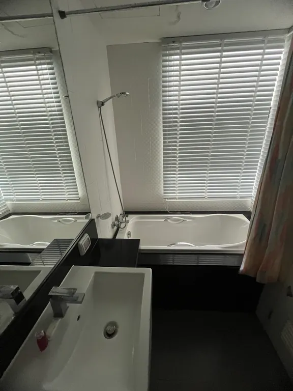 Стильная студия на последнем этаже с потрясающим видом на горы