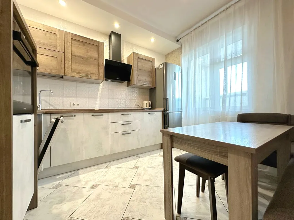 2-комнатная квартира с балконом напротив ЛДК и Кузбасс-Арена