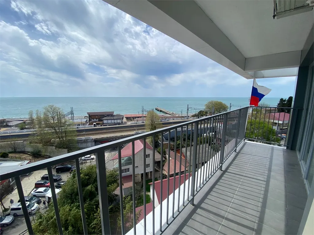 2-комнатная квартира с панорамными окнами у моря