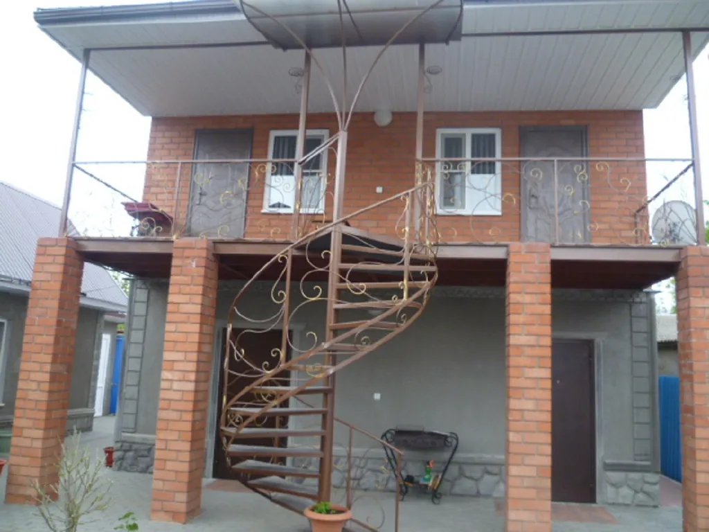 Небольшой трехместный номер с удобствами