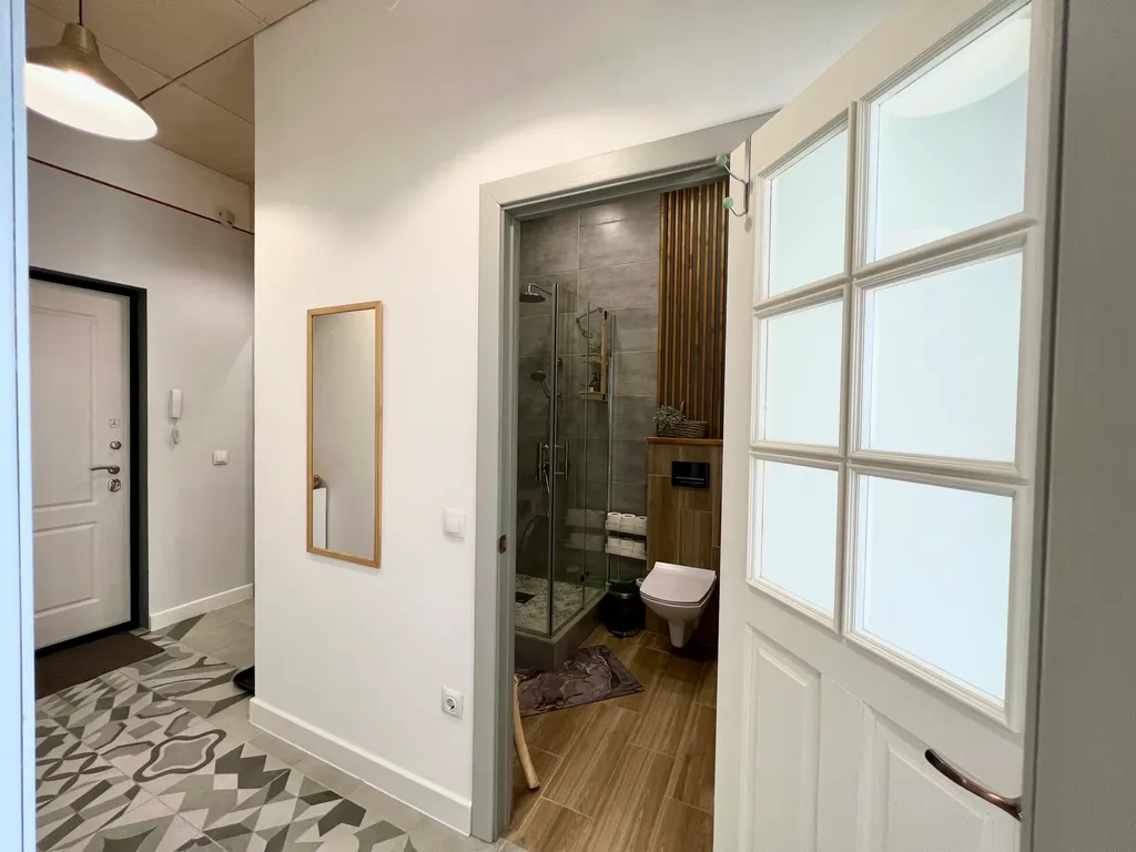 Солнечная квартира у озера рядом с новой набережной