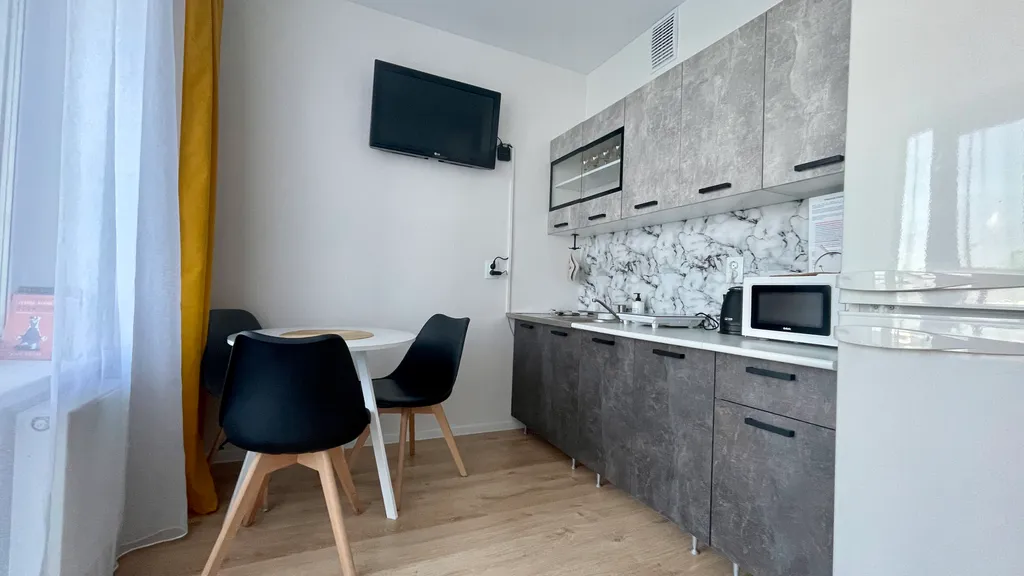 Не в отеле, а в квартире