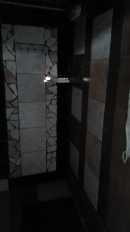 Трёхместная комната, вход с улицы