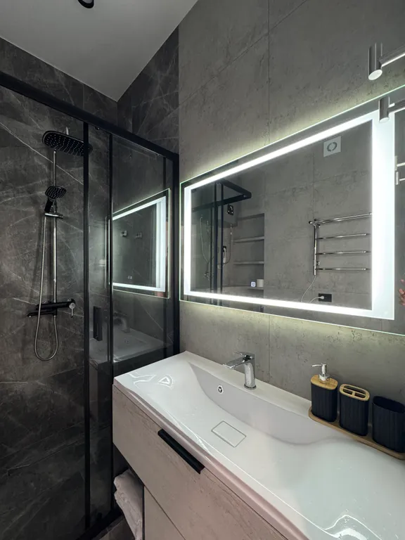 Новая студия с видом на море и дизайнерским ремонтом