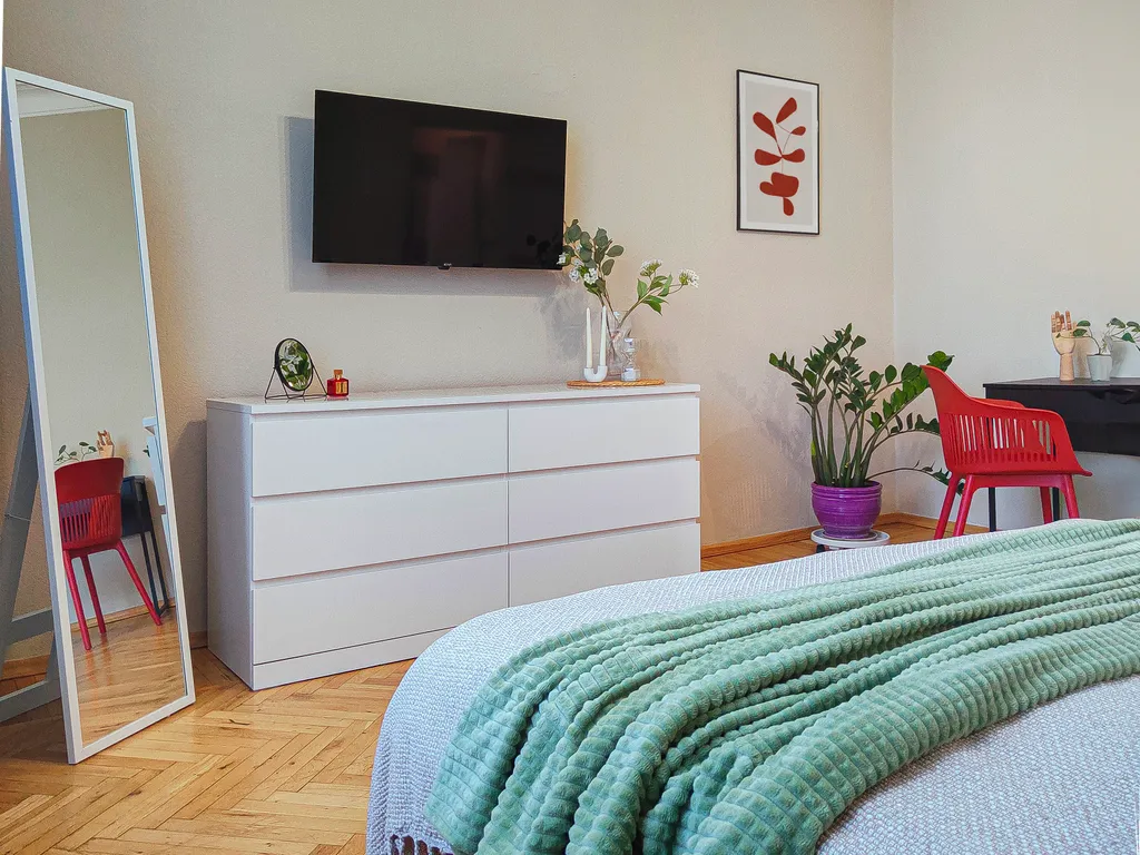 Семейная квартира 2 комнаты в центре с парковкой