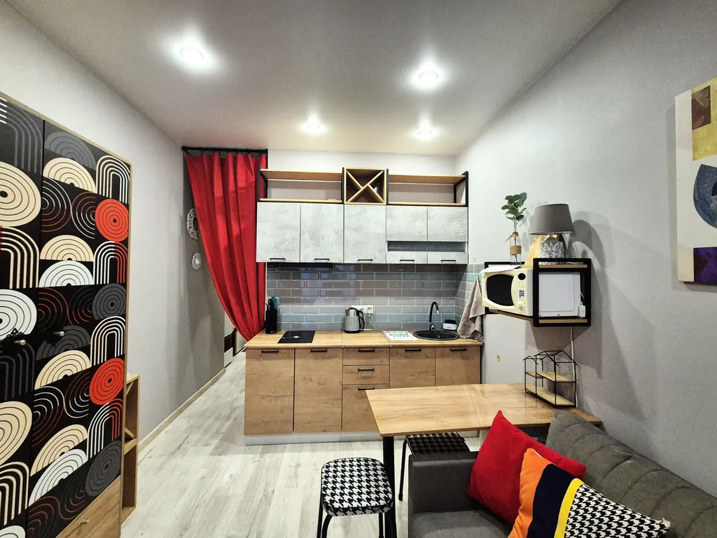 Яркая студия рядом с Мытищинской больницей