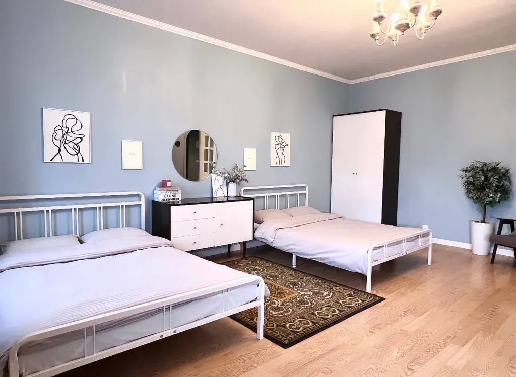 Большая изолированная трёхкомнатная квартира в самом центре