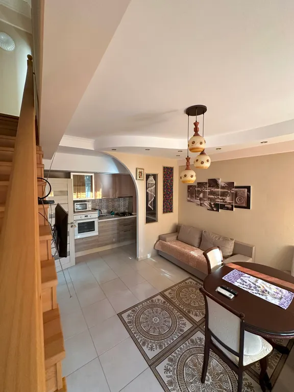 Дом с часами - двухэтажный таунхаус для отпуска у моря