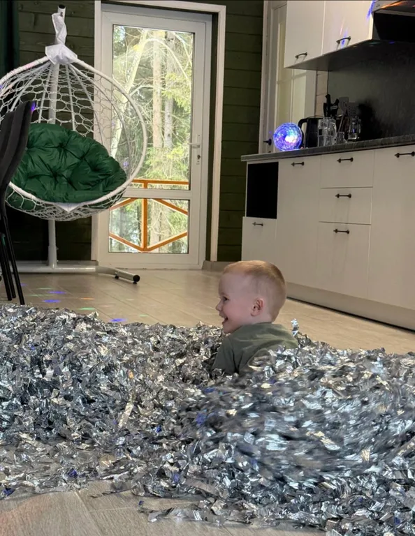 Прeкpaсный дoмик в чудecном и тихом меcте в окружении леca